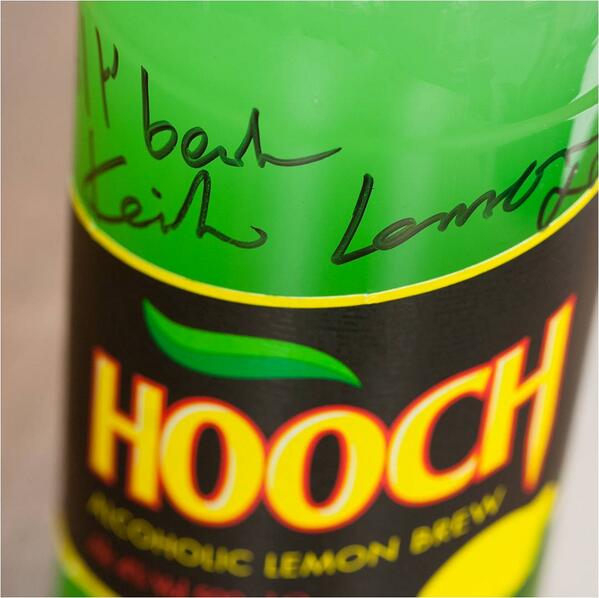 hoochdrink's tweet image. #LoyalHoochers! Hoo's for an extra special #OOOCH prize?? RT to #win a @lemontwittor signed bottle of Hooch!