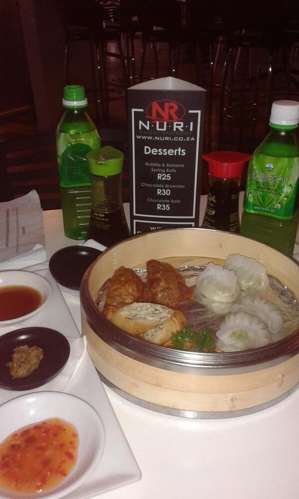 JennaSaras's tweet image. Surprise starter.Dumplings&amp;amp;wontons. Compliments of@Nurisushi@AlexAnlos @adamNuri.The calm b4 the storm. #spellchecked