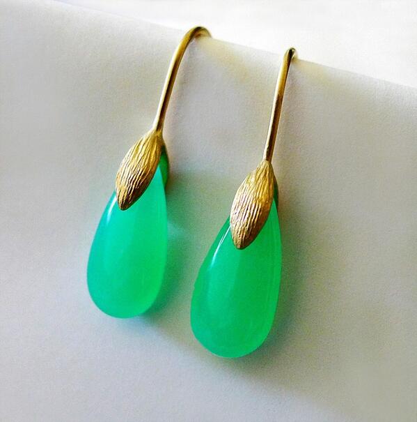 LaurieKaiser's tweet photo. It's so easy being green. #chrysoprase #earrings #jewelry #freshjewels http://t.co/Kp5vaNi3Nz