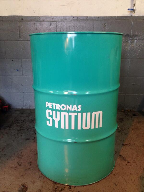 We only use the highest quality engine oils with genuine Mercedes-Benz parts whilst servicing your vehicle at m-star