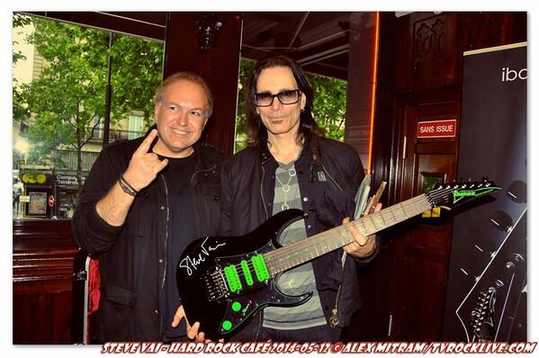 #Rock et #solidarité Steve #Vai agit pour #guitare contre le #cancer facebook.com/laliguecontrel…
