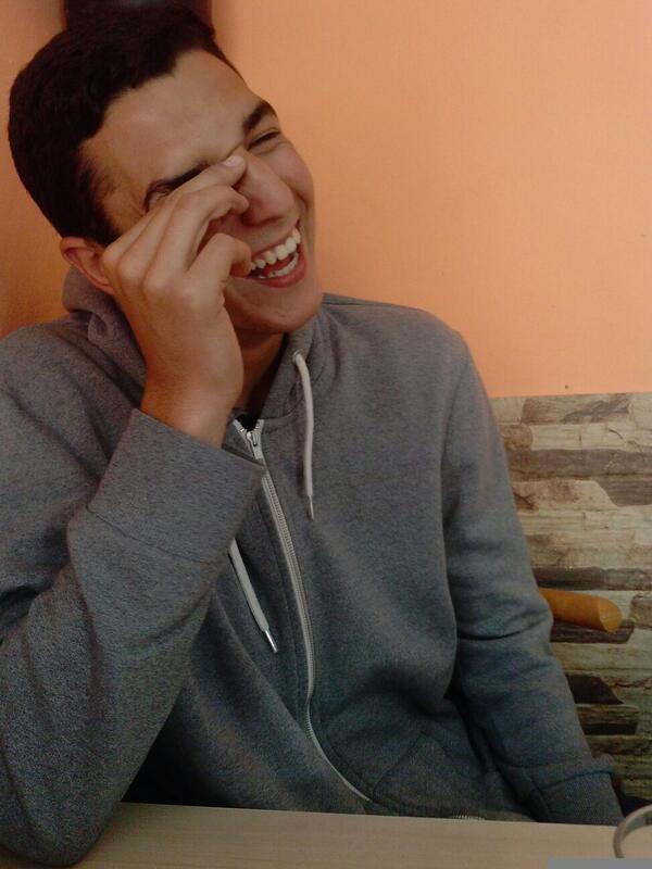 leydafu's tweet photo. Ay que buena soy que vengo a verte en tu cumple @adanher http://t.co/Z2s7356oLo