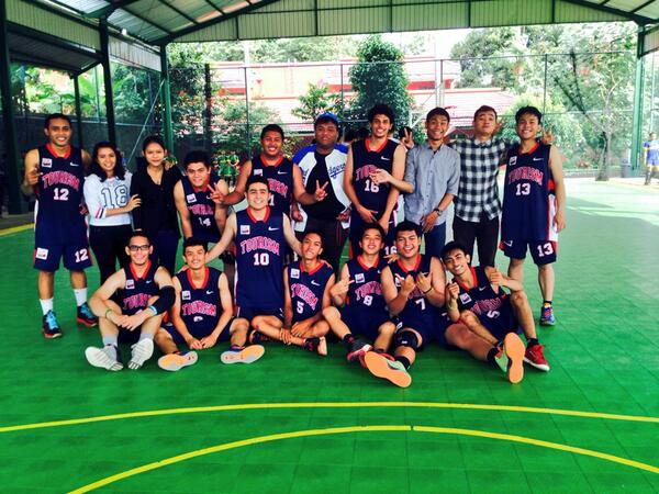 Para pemain basket STP Sahid yg berhasil menjadi juara kedua basket universitas <a href="/IBSSupercup6/">IBS Super Cup 6</a> #IBSSuperCup6