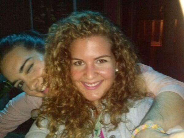 almudeny90's tweet photo. Solas o acompañadas nosotras sabemos disfrutar del momento ;) #BuenosDiasGranadaaaaaaaaa #Felicidad100% http://t.co/xAJmxEQQHQ