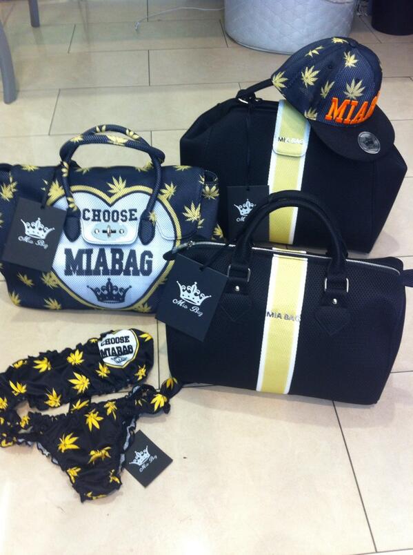 bissrl's tweet photo. #miabag #black &amp; yellow #look beachwaves ☀️☀️☀️☀️ @miabaginfo http://t.co/FHHqdIYjVB