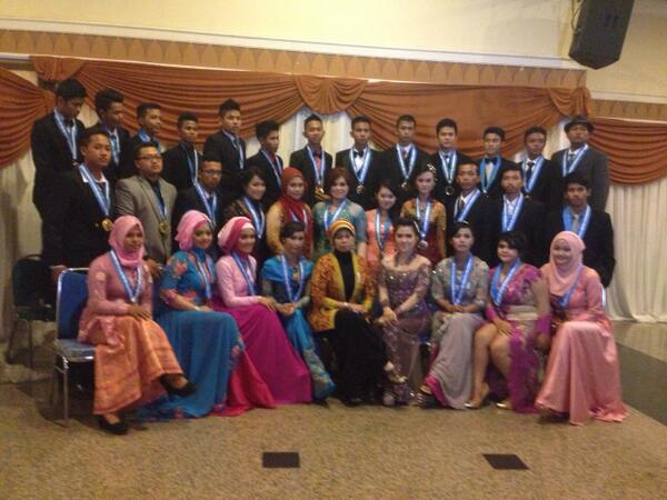 Alhamdulillah resmi jadi alumnus sma 2 banjarmasin 2013/2014