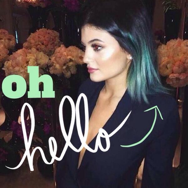 LadyLuxHairx's tweet image. Ohh hello!!!!! Kylie Jenner is rockin her new blue green hair!! What a babe 👌😍#kardashian #musthavestyle