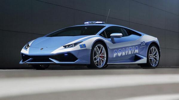 A_Motor's tweet photo. Lamborghini Huracán Polizia, el nuevo arma de la policía italiana - http://t.co/95qGljUxRa http://t.co/HGovRCe52O