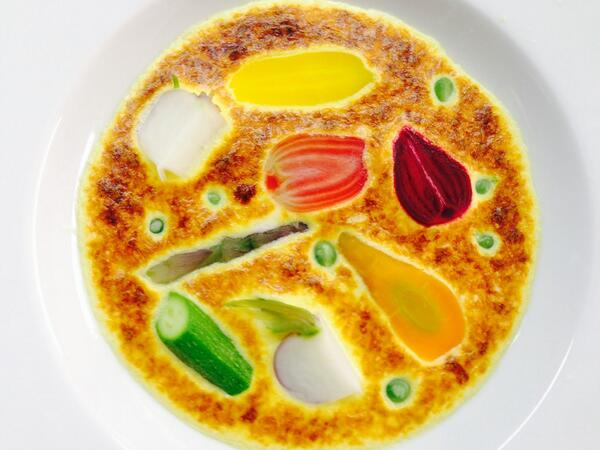 “<a href="/ArpegeLive/">Alain Passard</a>  Gratin dauphinois printanier ” I don't usually tweet food photos but this really is awesome!