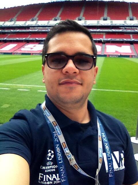 clannizz's tweet photo. Primo selfie della mia vita: ci stava!!! #lisbon2014 #UEFAChampionsLeague http://t.co/nbKrecSjgi
