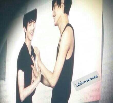 sssseulbear's tweet photo. #LOSTPLANETinSEOUL another old photo^^ Sehun and Kai ♥…♥ (cr: cub_hormones) http://t.co/NO2r1jRw9X