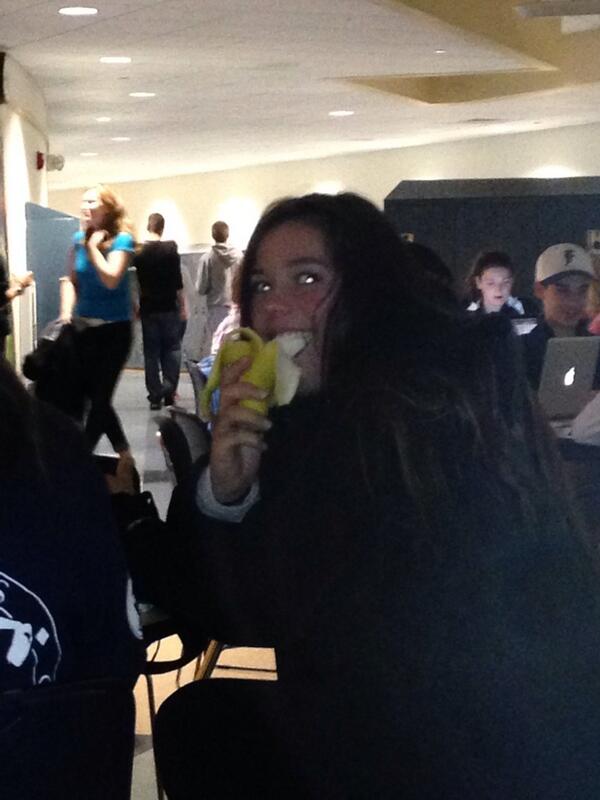 white_malia's tweet photo. @FHSbananas http://t.co/GiONz7ndMy