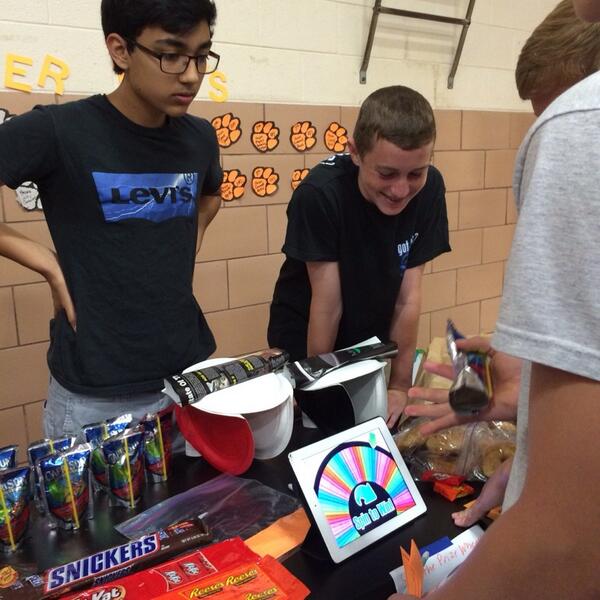 jennthomas75's tweet photo. Students use a spinning app at the TMS civics bazaar @Fox1114 @mlombardo99 #ycsd14 http://t.co/UfzR0xj7v4