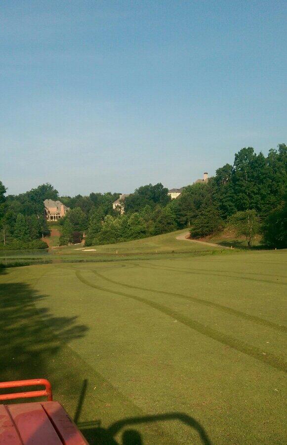 lsgcm's tweet photo. View from the cheap seats. Fwy fert going down today so cart rules are rough only. @LSGCPro @LaurelSpringsGC http://t.co/8eSoEY3e2m