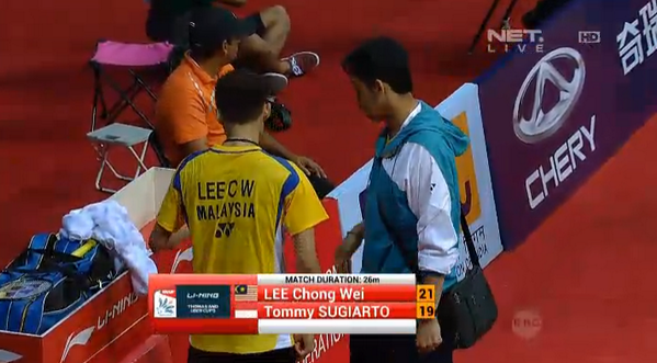 netmedia_info's tweet photo. Hasil Set pertama pertandingan Tunggal Putra Tommy-ChongWei 19-21 #NETThomasCup http://t.co/e6H1qsZzj8