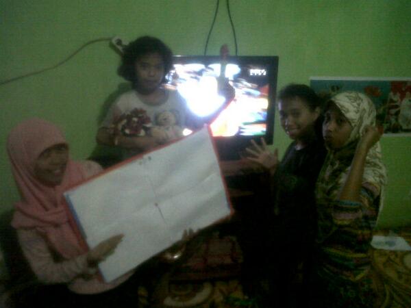 Fulllove93's tweet photo. @netmediatama nobar degdekan nnton thomas cup semangt sugiarto hbsi malaysia.. :D #NETThomasCup http://t.co/lVpfsI6efP