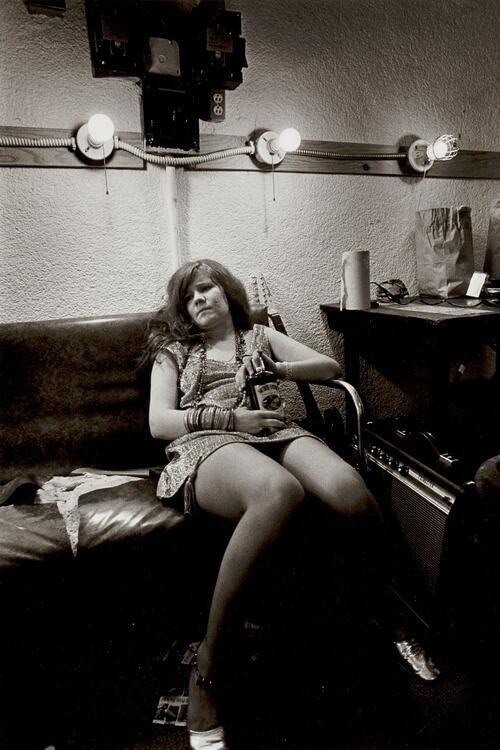HistoryInPics's tweet photo. Janis Joplin, 1968. Photograph by Jim Marshall. http://t.co/4B0DJWniAM
