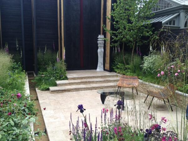 baseclassics's tweet image. Noguchi Coffee table making an appearance at the #ChelseaFlowerShow  #RHSChelsea