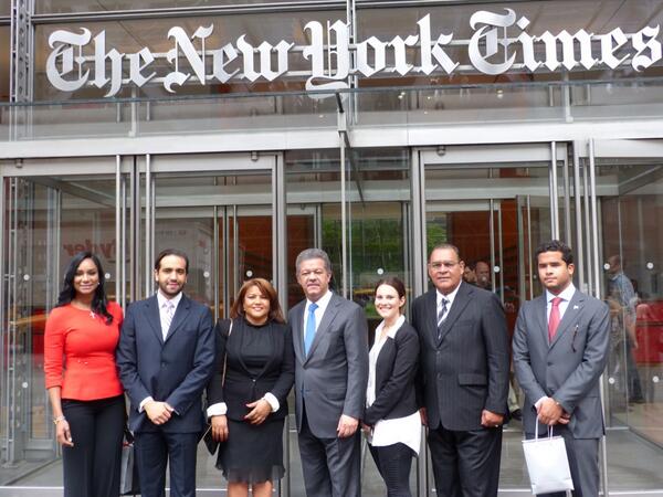 LeonelFernandez's tweet photo. Today, I had the honor to visit @nytimes at its headquarters in midtown Manhattan, the "newspaper of record". http://t.co/d91XWycxG1