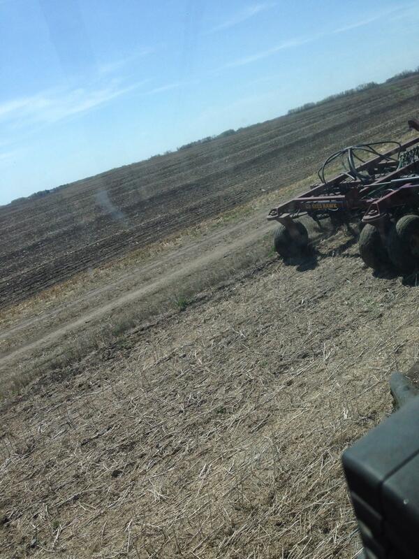 c_mhunter's tweet photo. Cunty and I seeing who can seed more of the road allowance. @Kelloggs2010 http://t.co/VYb7fVkhec