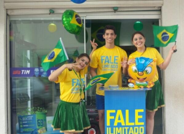 catani10's tweet photo. Time wm campo atras dos clientes! http://t.co/orqdcn2ywG