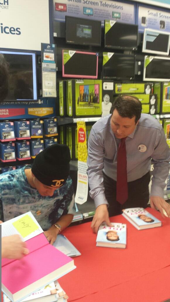 Hmmmm whitch one's joey ??