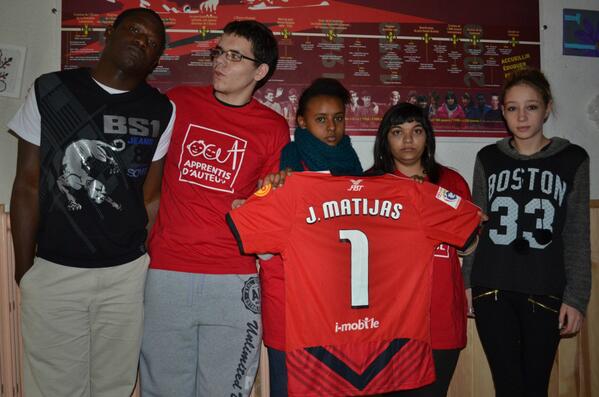Les jeunes du #projetBENIN2014 espèrent que <a href="/MatijasJonathan/">Matijas Jonathan</a> offrira son nouveau maillot pour le #projetBENIN2015 svp