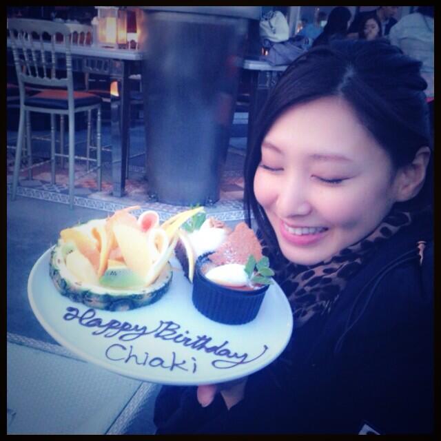 みんな、お祝いのメッセージありがとう♡29歳になりました♡20代最後、悔いのないようにします(*^^*) http://t.co/QmizQf6xEq