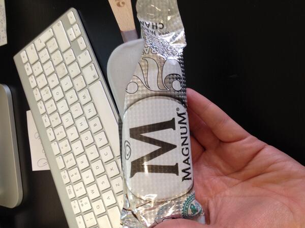 RMarsh_exeter's tweet image. It&apos;s Friday and it&apos;s bank holiday so the team in the office are trying out the new silver @MagnumUK #rathertasty