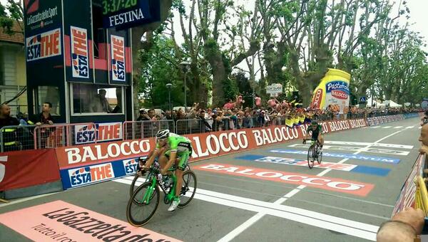 giroditalia's tweet photo. Marco Canola wins Stage 13 of the Giro d'Italia! / Marco Canola vince la Tappa 13 del Giro d'Italia #Giro http://t.co/9DDp9uOBC8