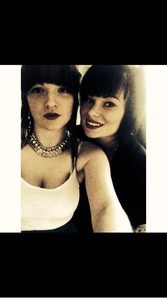 amymckenna67's tweet photo. Sister love http://t.co/Z2EONOpO7k