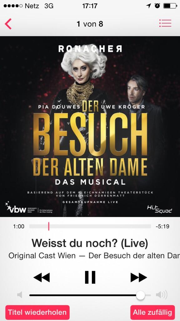 DidiLovesCeline's tweet photo. Da wird das warten auf den Bus doch direkt viel angenehmer. (-: ❤️ #sogood #DBDAD #uwekröger #piadouwes #love #them http://t.co/myKO2Vzs5I