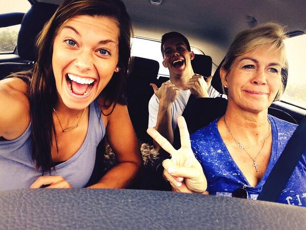 hanchurch's tweet photo. Dallas bound with the fam bam! Can't wait to see @ChurchAAholic !!!! 😁😁 http://t.co/TJ6WfzxiS6