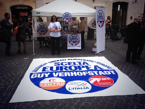 SceltaEu's tweet photo. Chiusura della campagna elettorale di #SceltaEuropea in attesa di @SteGiannini #EP2014 http://t.co/3QKZUCqptN