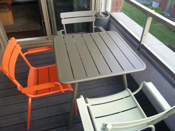 De zomer kan beginnen! Mooie nieuwe meubels van #fermob op ons balkon. Dank je wel <a href="/combodesign/">Combo Design</a>