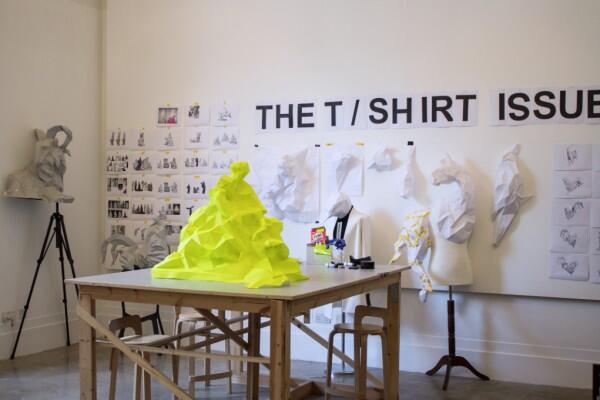 LauraSouthall's tweet photo. Our @V_and_A digital design residents @thetshirtissue have been making a neon swan (naturally)http://t.co/POGPf64Rud http://t.co/OL6IpHMaGL