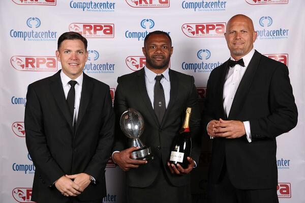 Presenting the Computacenter players player of the year award to Vereniki Goneva #RPAawards #3bigmen