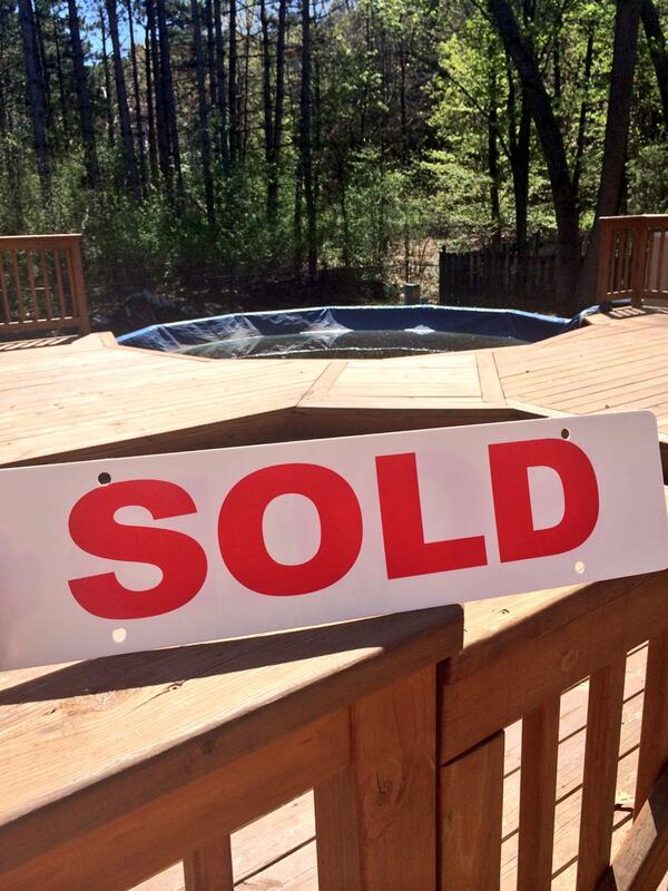 lseroogy's tweet image. Pool isn&apos;t ready but the SOLD sign is! #finalwalkthrough #realestate