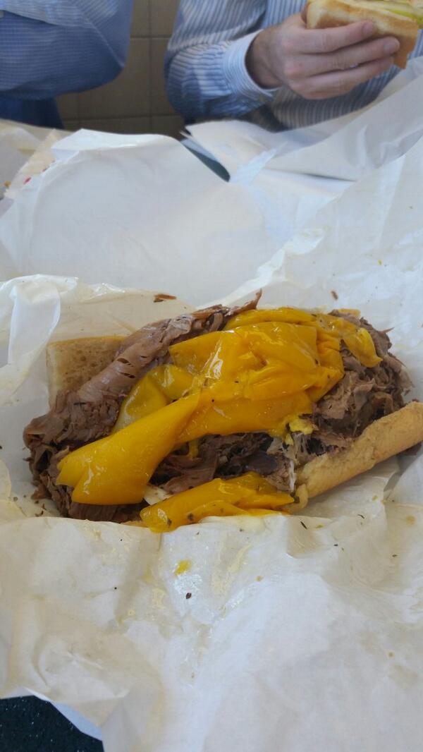Tammi1360's tweet photo. Chicago tradition. Italian beef with sweet peppers @JaysBeef so good. http://t.co/ctLHcsty0Z