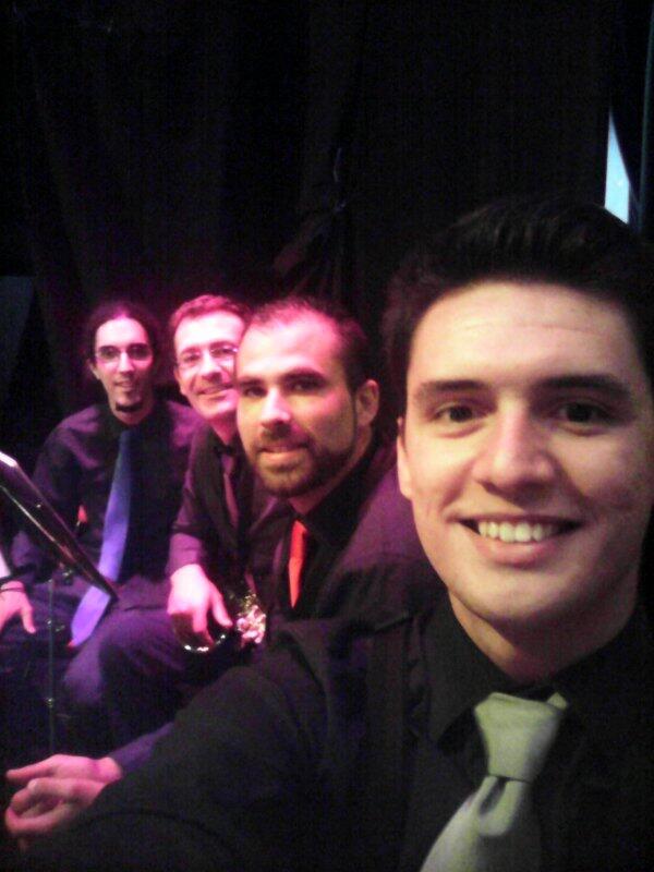 SensaxtionQuart's tweet photo. Antes de comenzar los #globosdeoroIESSidon http://t.co/eUxGHC2mT9