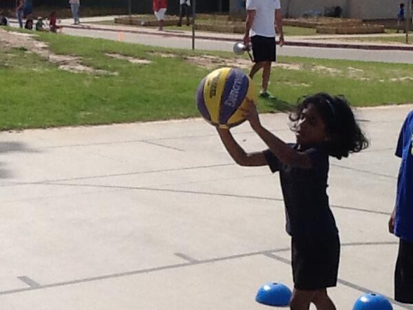 Kinder Basketball toss!