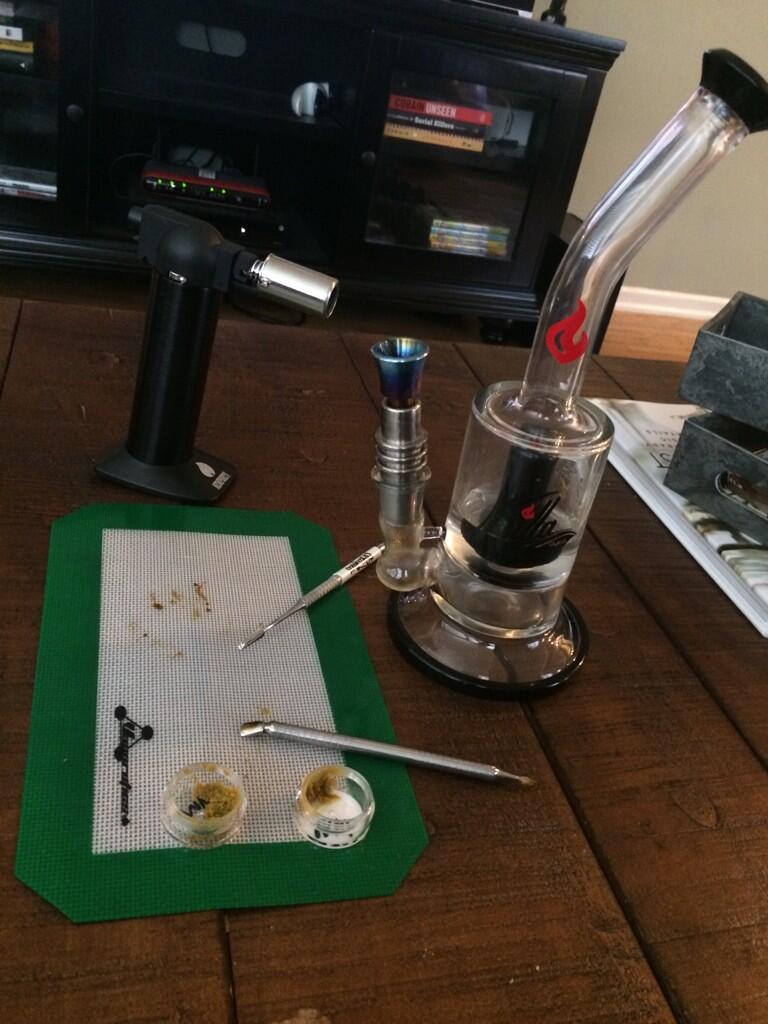 tw-pornstars-lizz-tayler-twitter-morning-dabs-bho-wax-mauiwaui
