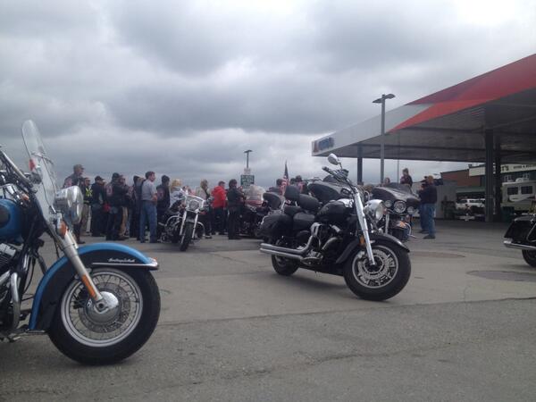 newsyCaitlin's tweet image. Convoy regrouping after lunch. About to head north to Baxter State Park. #HonorFallenMaineSoldiers #SummitProject