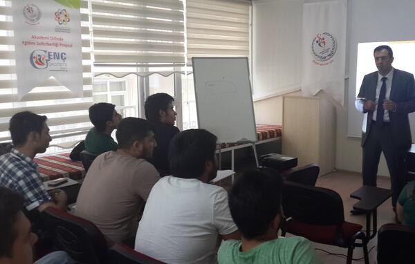 Yozgat Kosgeb İl Müdürü Akademi Merkezimizde başlatılan Girişimcilik kursu katılımcılarını ziyaret etti.