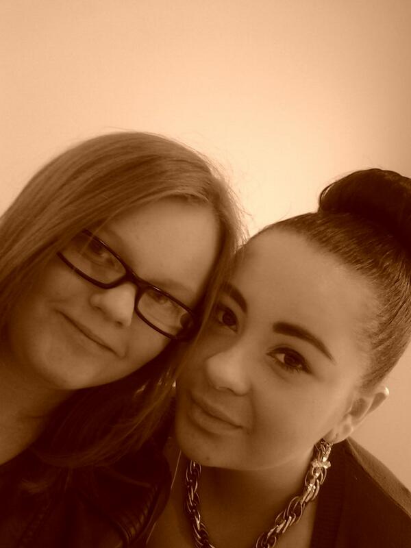 chloe_sanders12 tweet picture