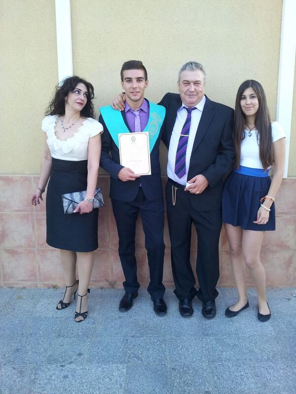 tonybakero's tweet photo. Graduado en Ciencias de la Actividad Física y el Deporte! http://t.co/80QKg1wi4c