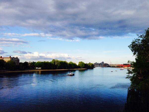 JonoCaseley's tweet photo. The walk home continues.. What a view! #Putney #Thames #longweekend http://t.co/dAteW5SmG2