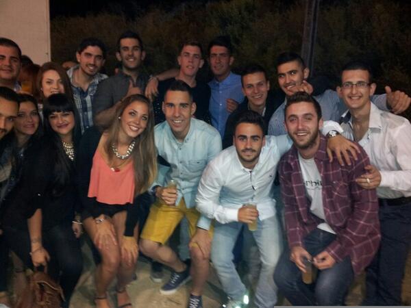 FranSV4's tweet photo. Una de Feria del Puerto @EzeQiie @JesuBrk @David_DM3 @Tomas19cv @ivangsi93 @ivanlooquito http://t.co/I7SIDpGw3Q