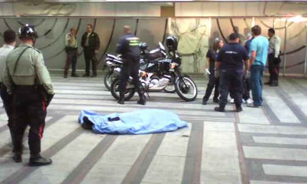 BienComunMex's tweet photo. Patria Segurísima: Asesinan a médico para robarle celular en Centro Plaza http://t.co/83fJLCYpQe

#concluSINPERMISO http://t.co/Mw2Eslb4De