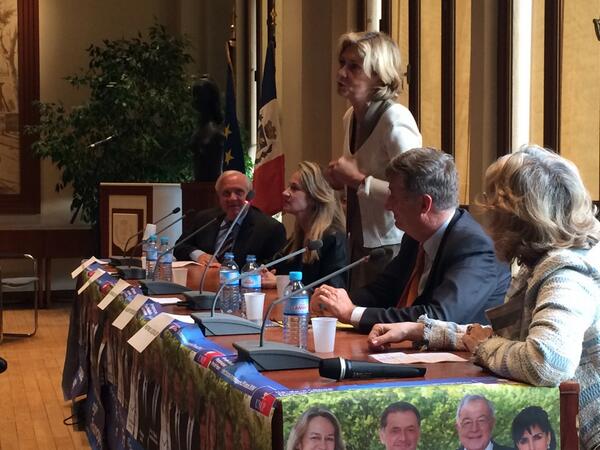 LudivineAnne's tweet photo. RT "@elodiesornay: Débat autour de @constancelegrip au #Pecq avec @vpecresse #EE2014 votez @IDF2014 le 25 mai ! http://t.co/oYNge9T0HM”